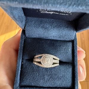 Stunning Wedding band set